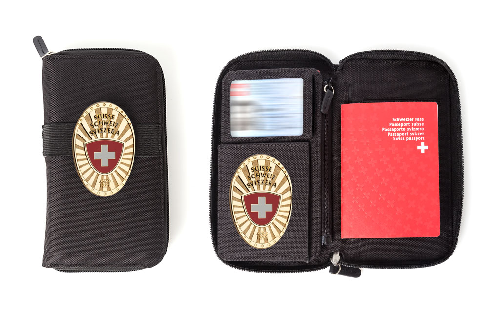 "On the way / Passport Holder" Schweiz Fan Badge