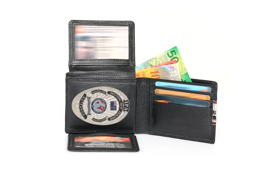 Lederetui "Swiss Folklore line" IPA Neuseeland