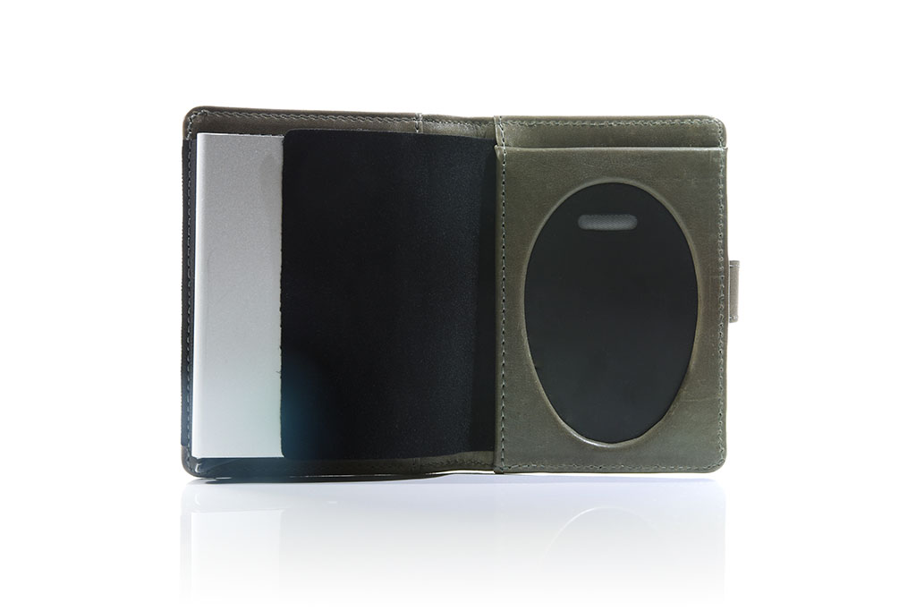 Leather case "Priority" (without badge)