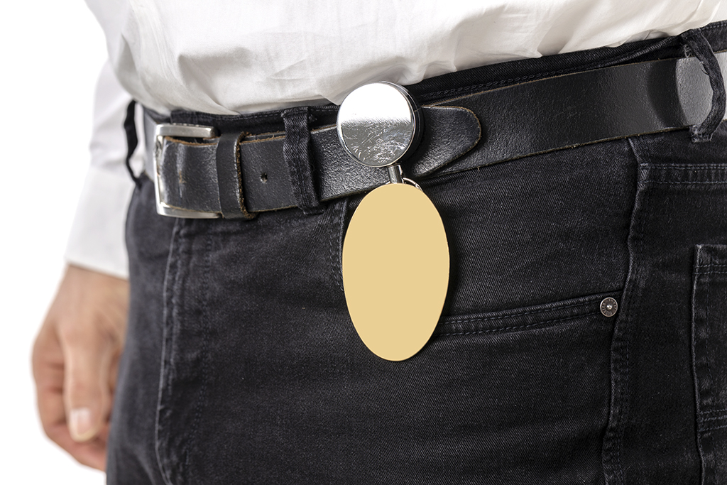Approach belt clip with retractable badge (without badge)