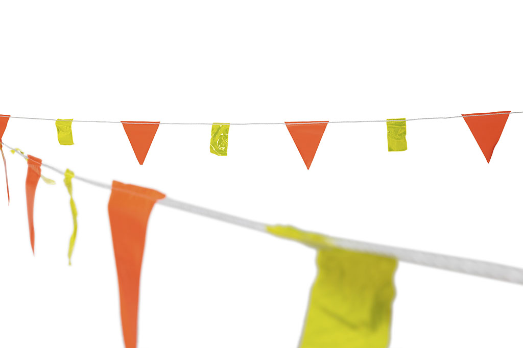 Guirlande de fanions bicolore orange / jaune PVC