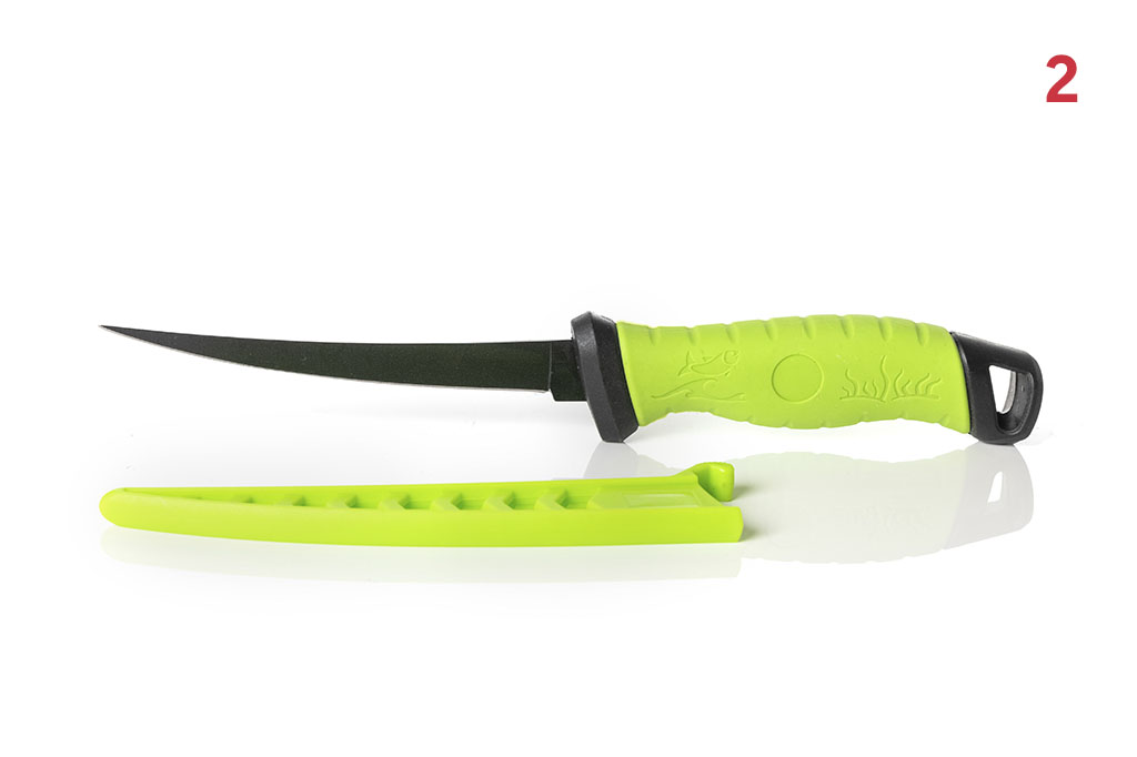 Fillet knife set with flexible blade and plastic handle in green