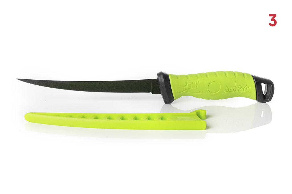 Fillet knife set with flexible blade and plastic handle in green