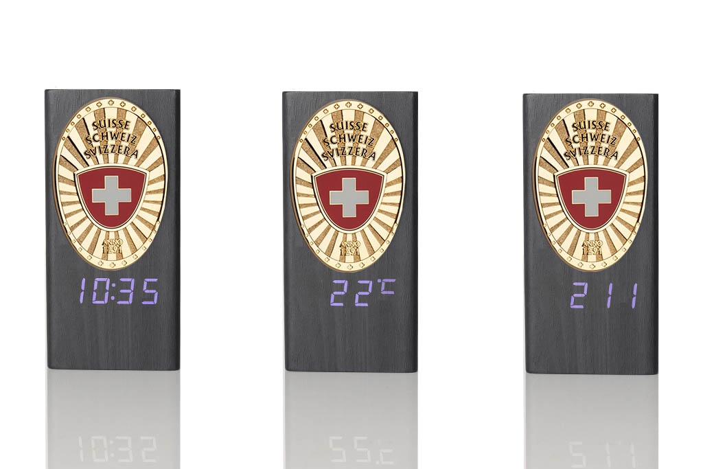 “Ambassador” Stifthalter aus Holz mit Metal Badge und Multifunktionsuhr Schweiz Fan Badge