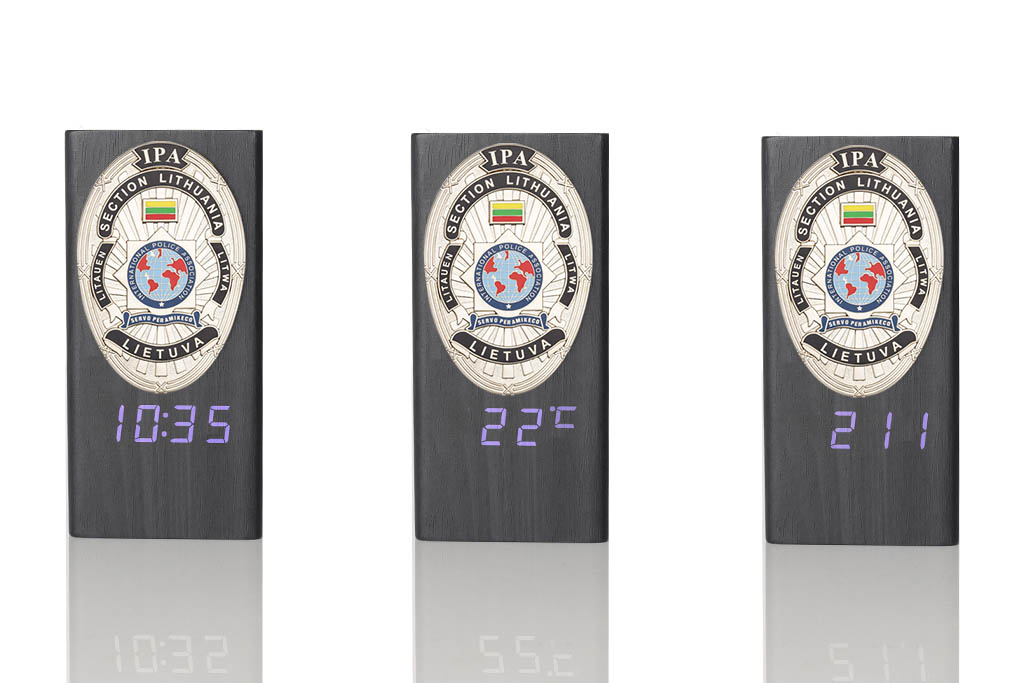 Portapenne in legno “Ambassador” con distintivo Metal Badge in metallo e orologio multifunzione IPA Lituania