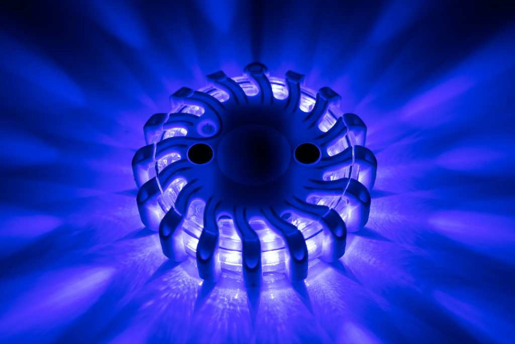 Valigetta con 6 luci segnaletiche ricaricabili di colore blu a LED