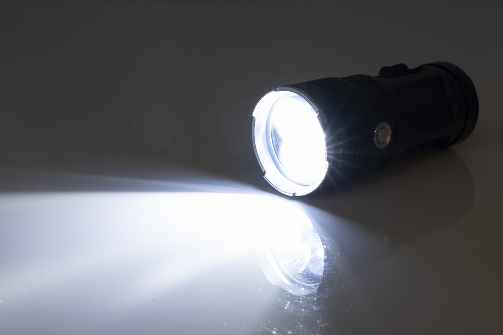 OKADU Robuste Einsatzlampe mit 3000 Lumen