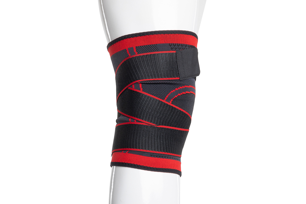 Bandage de genou de soutien avec une large fermeture velcro de 5 cm - rouge-noir